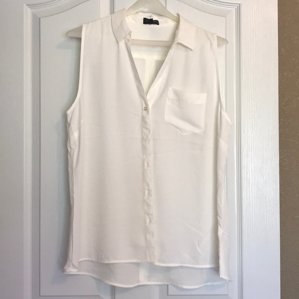 Limited Ashton button down sleeveless blouse